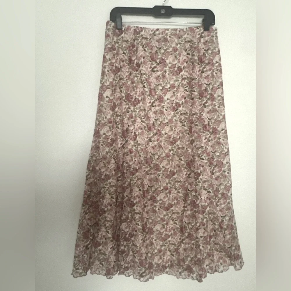 R.Q.T. skirt women’s size M fully lined rose lace beautiful - Picture 1 of 8